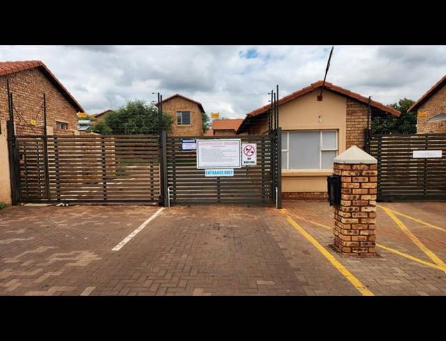 2 BEDROOM SIMPLEX FOR SALE IN DAWN PARK